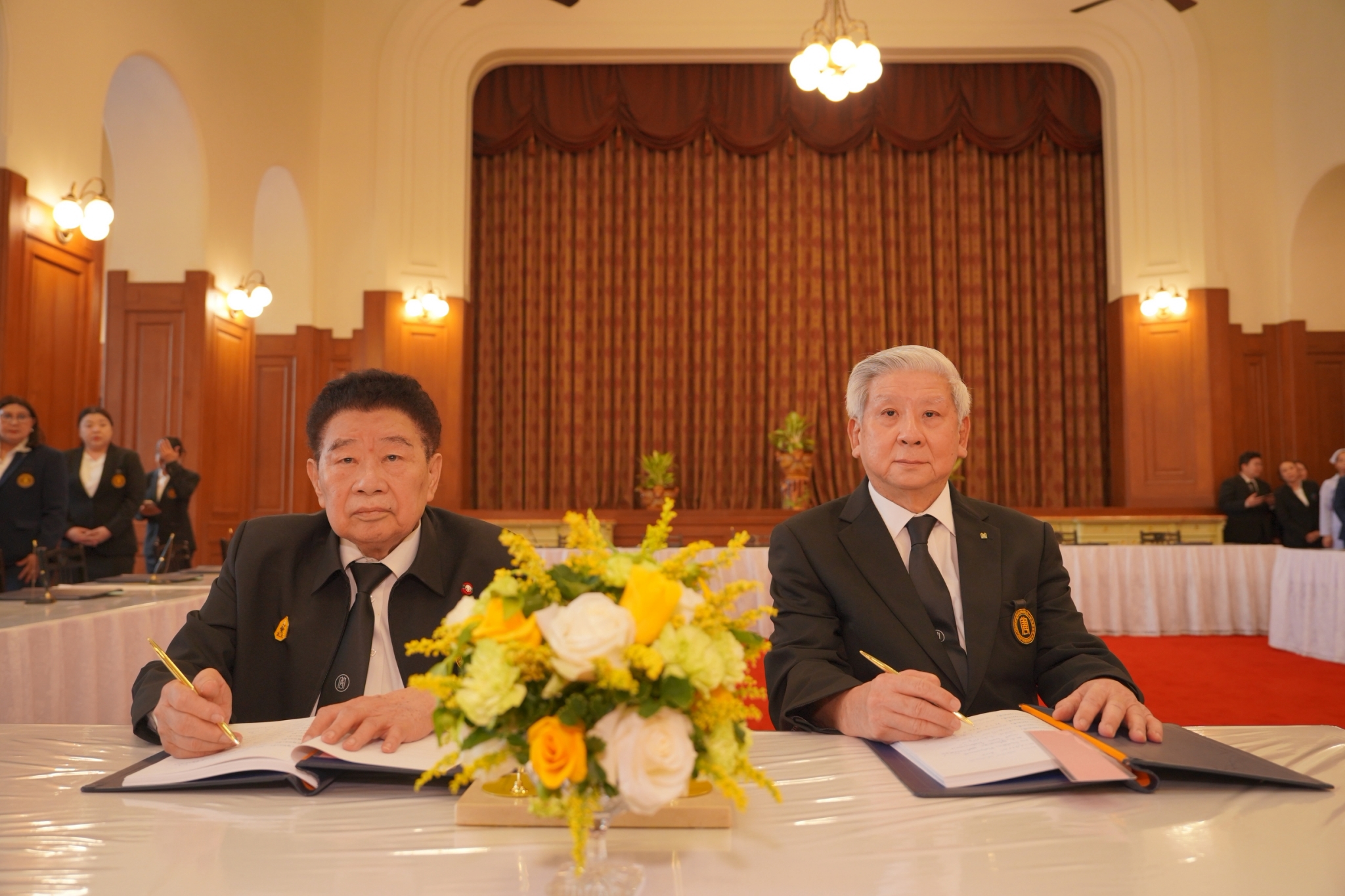 IMAGE - 8856